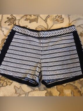 Fhml Gorgeous Black and White Shorts Size L